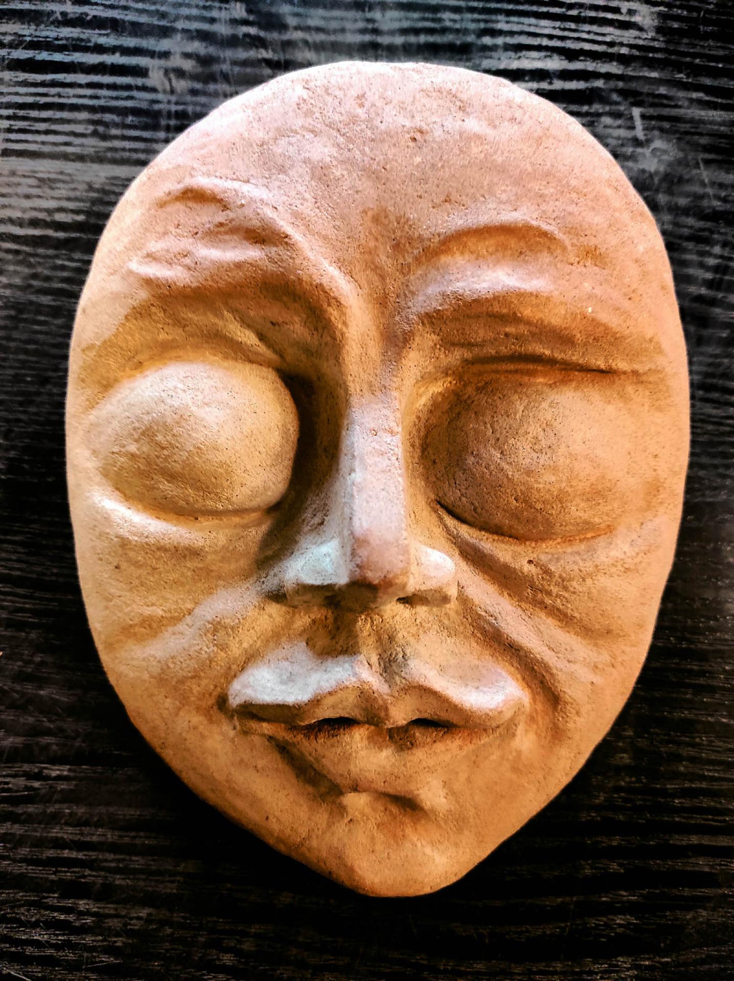 18 visage clos2 h19cm